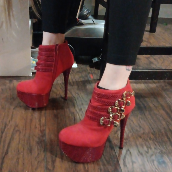 Red heels! - Picture 6 of 11